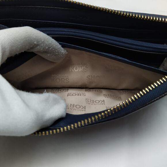 Michael Kors Black Leather Zip Around Credit Card Wallet - Picture 13 of 16